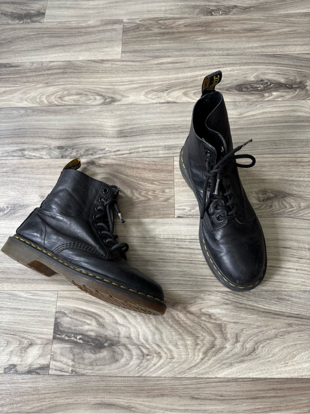 Dr. Martens 1460 Pascal Black Leather Lace Up Combat Boots Size US Size 8